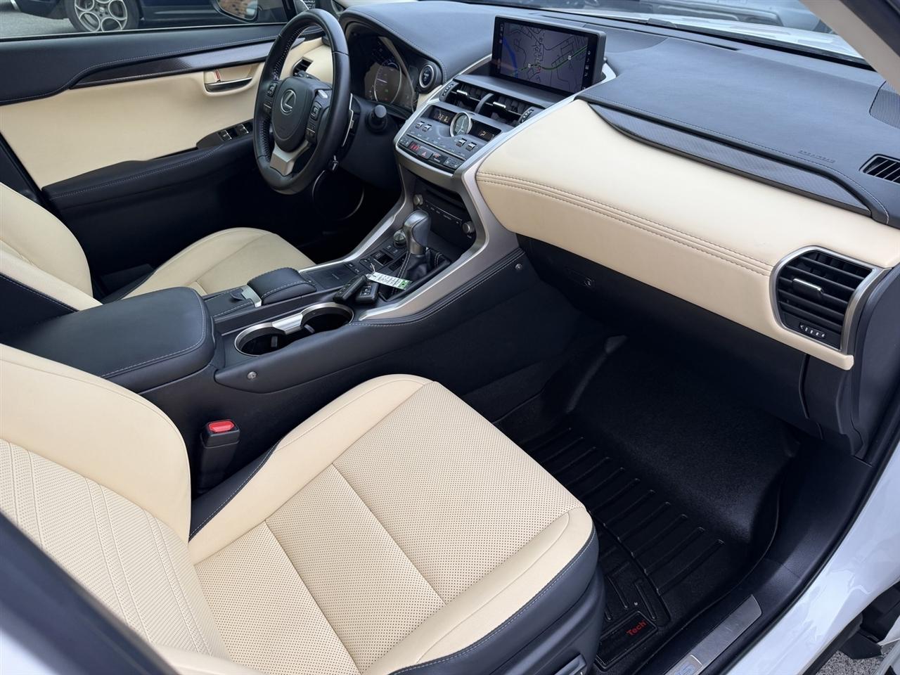Lexus NX 300h Premium 2021