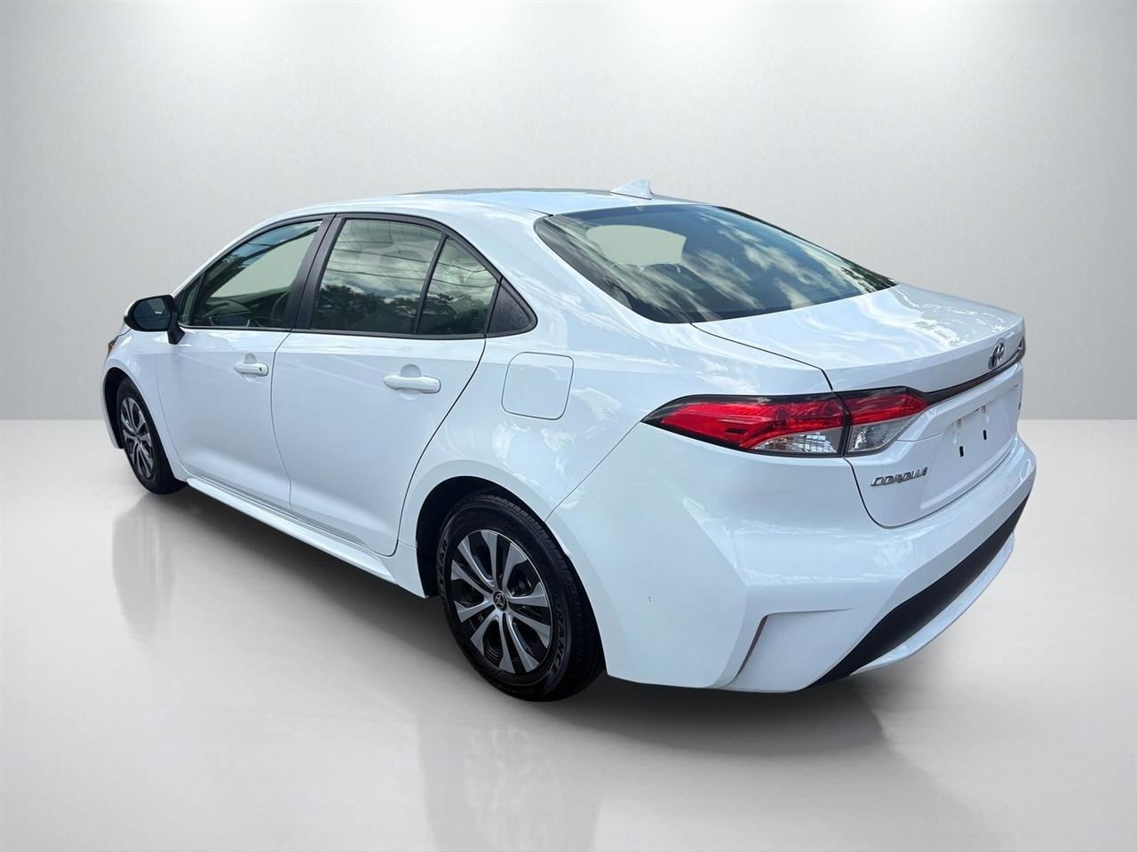 Toyota Corolla LE Hybrid 2022