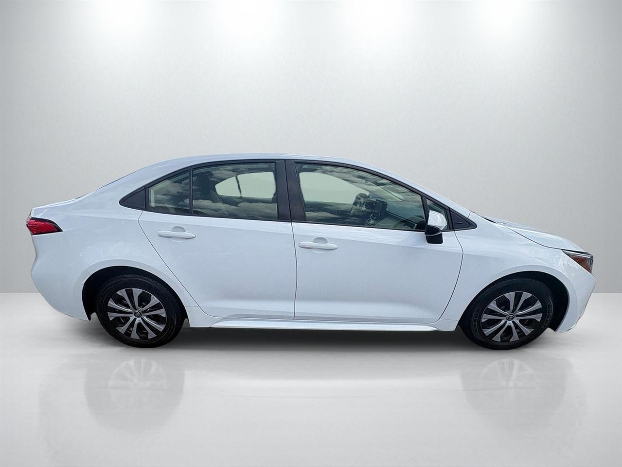 Toyota Corolla LE Hybrid 2022