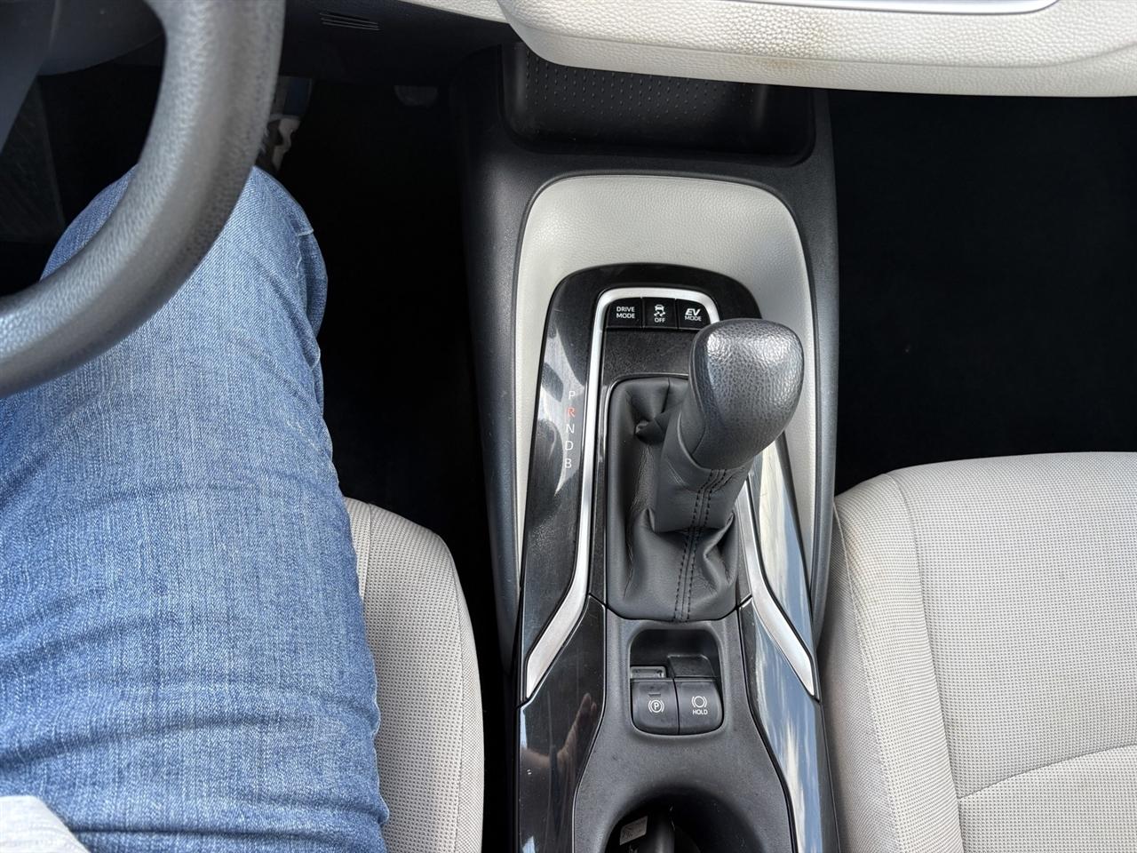 Toyota Corolla LE Hybrid 2022