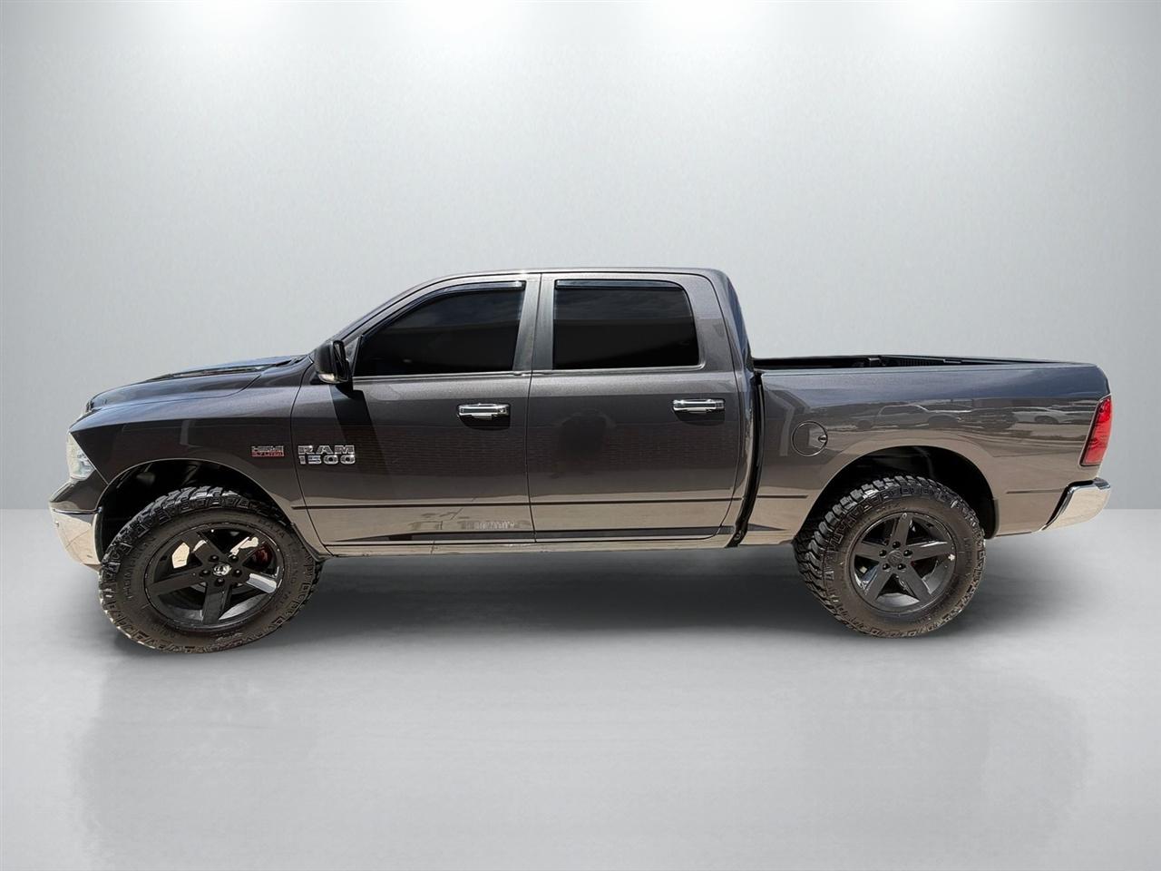 RAM 1500 SLT Crew Cab SWB 4WD 2016