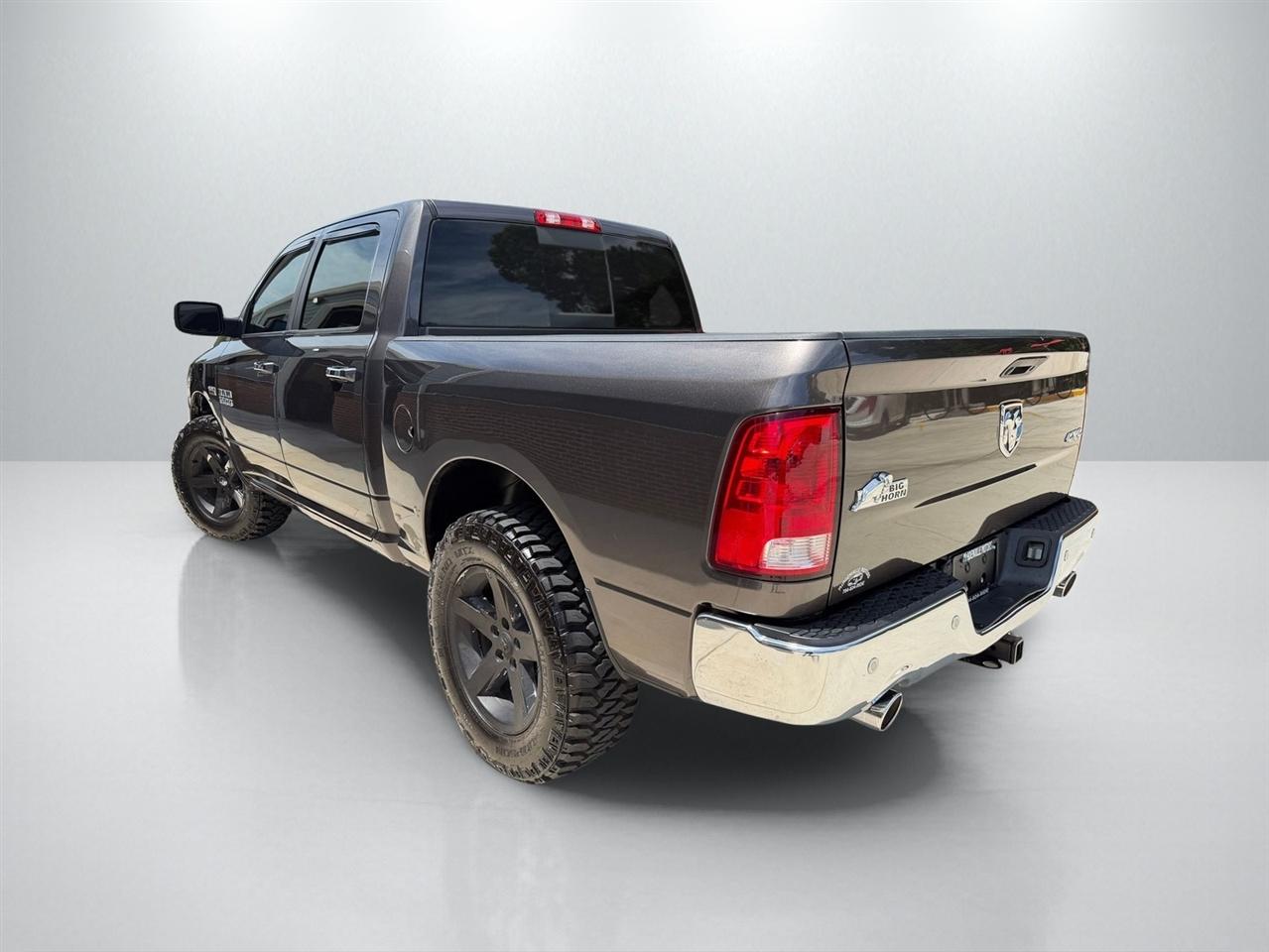 RAM 1500 SLT Crew Cab SWB 4WD 2016