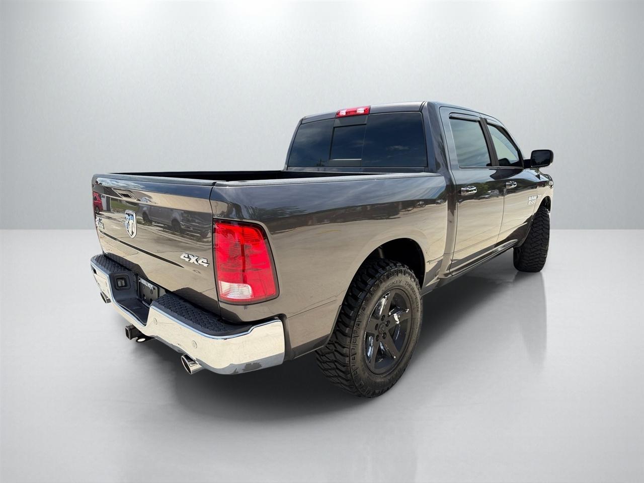 RAM 1500 SLT Crew Cab SWB 4WD 2016