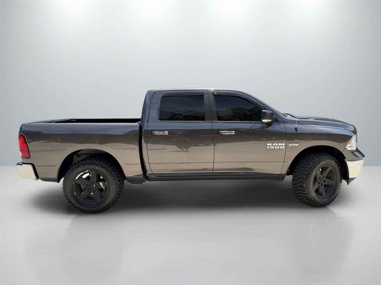 RAM 1500 SLT Crew Cab SWB 4WD 2016