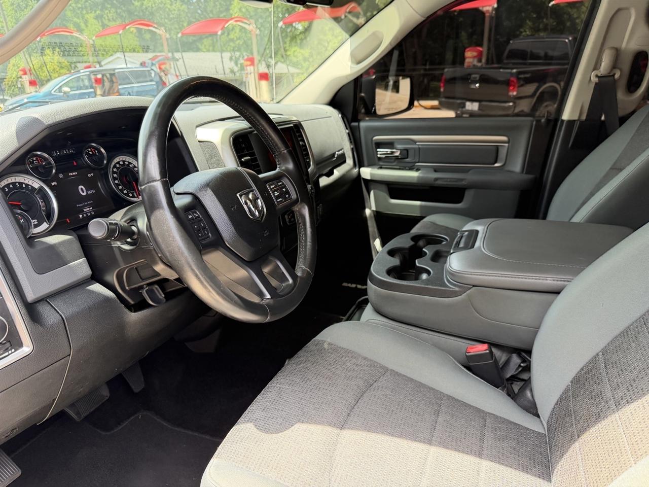 RAM 1500 SLT Crew Cab SWB 4WD 2016