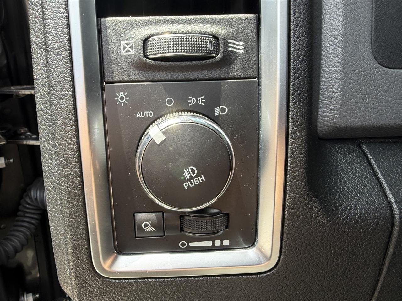 RAM 1500 SLT Crew Cab SWB 4WD 2016