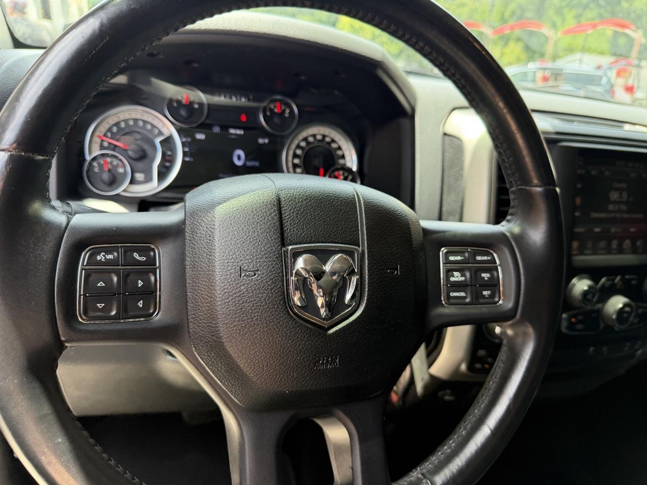 RAM 1500 SLT Crew Cab SWB 4WD 2016