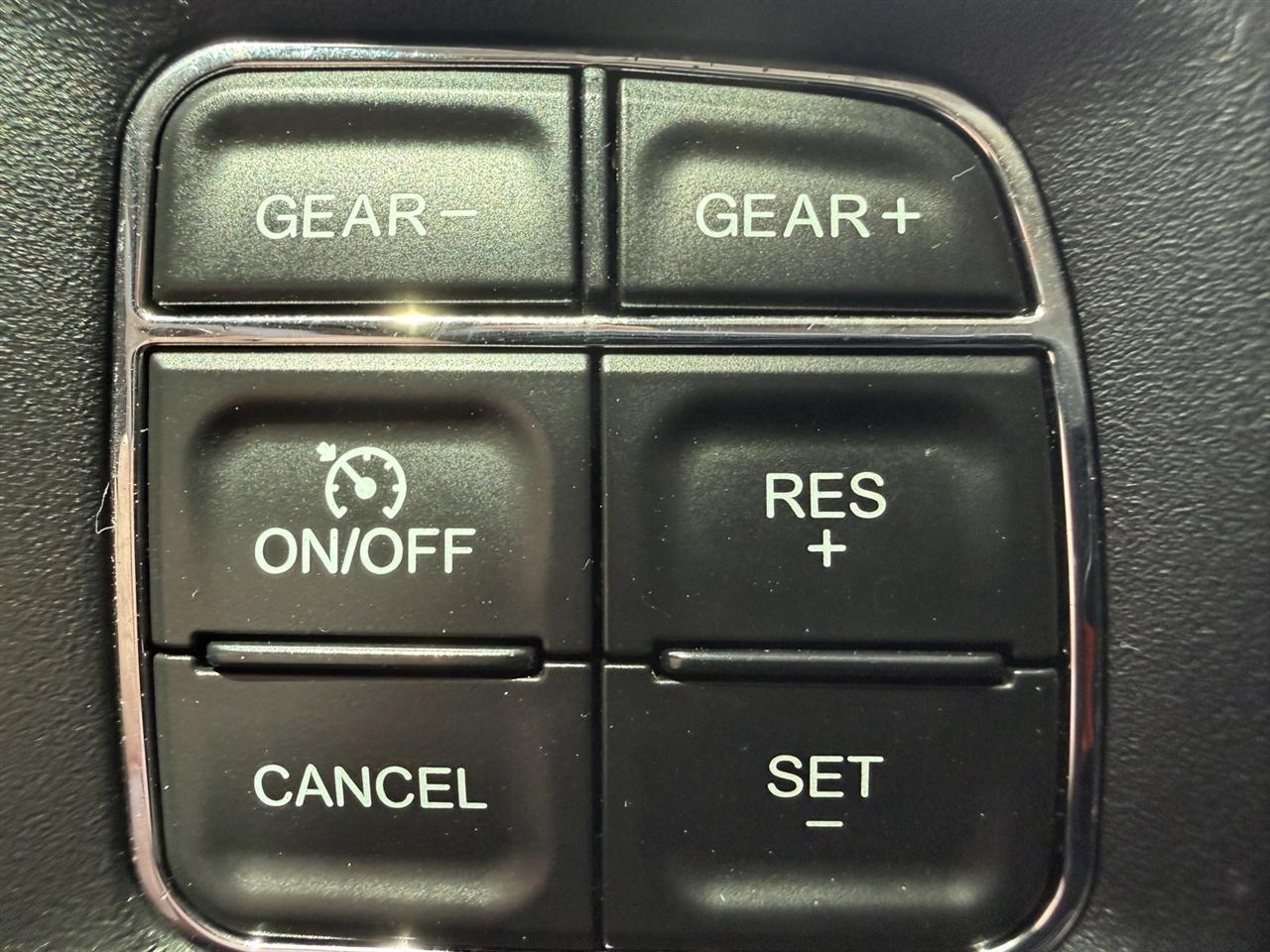 RAM 1500 SLT Crew Cab SWB 4WD 2016