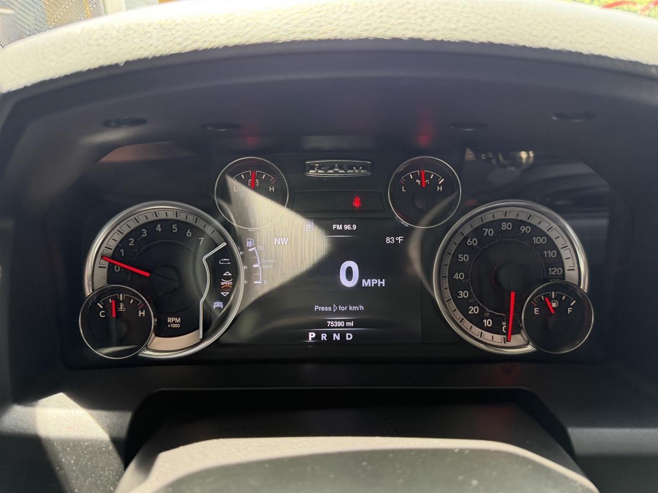 RAM 1500 SLT Crew Cab SWB 4WD 2016