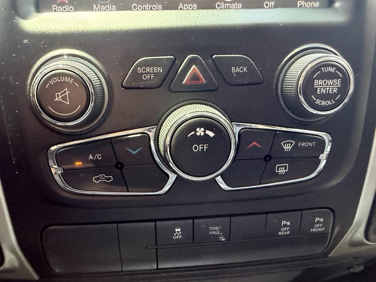 RAM 1500 SLT Crew Cab SWB 4WD 2016