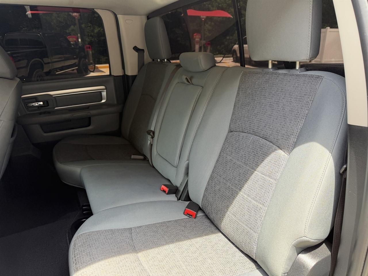 RAM 1500 SLT Crew Cab SWB 4WD 2016