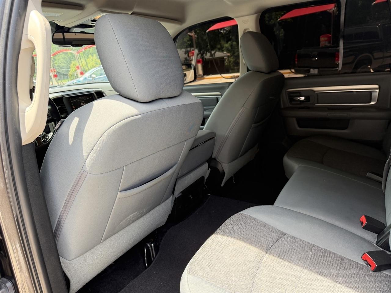 RAM 1500 SLT Crew Cab SWB 4WD 2016