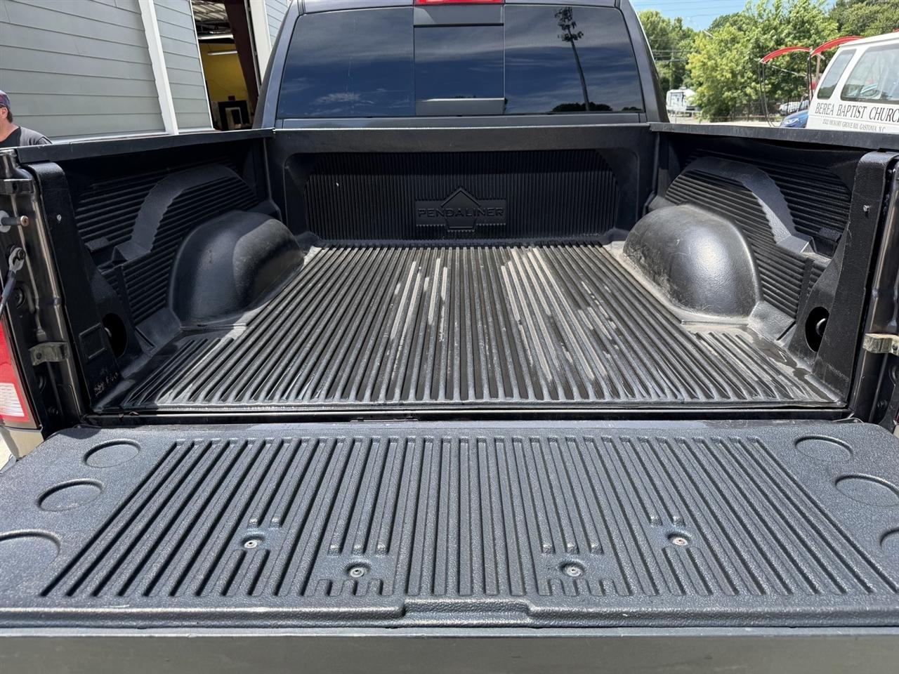 RAM 1500 SLT Crew Cab SWB 4WD 2016