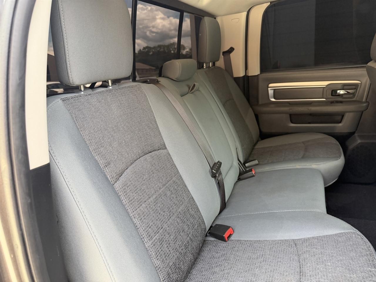 RAM 1500 SLT Crew Cab SWB 4WD 2016