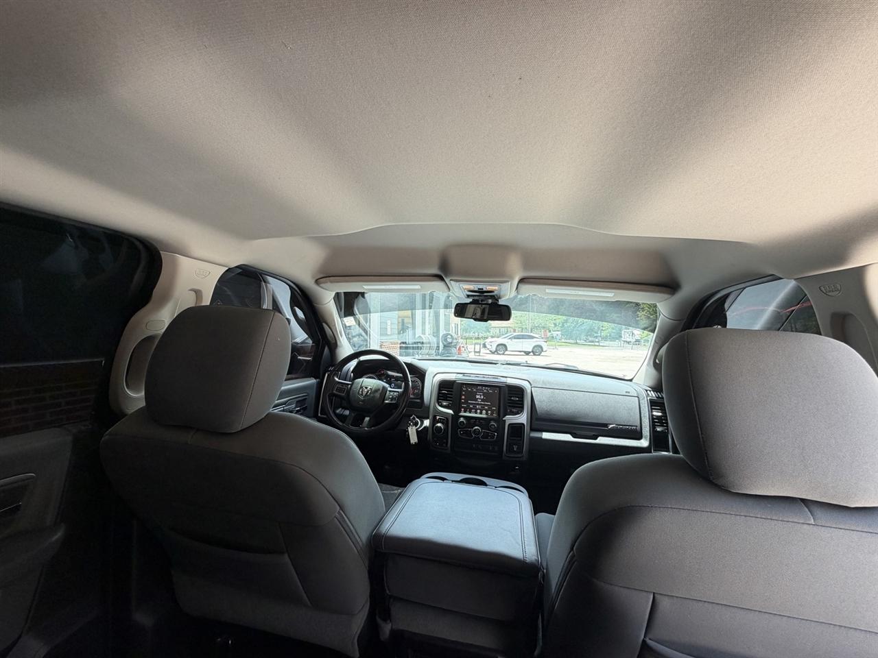 RAM 1500 SLT Crew Cab SWB 4WD 2016