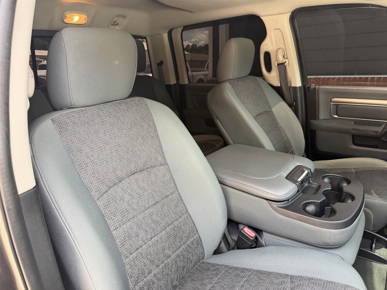 RAM 1500 SLT Crew Cab SWB 4WD 2016