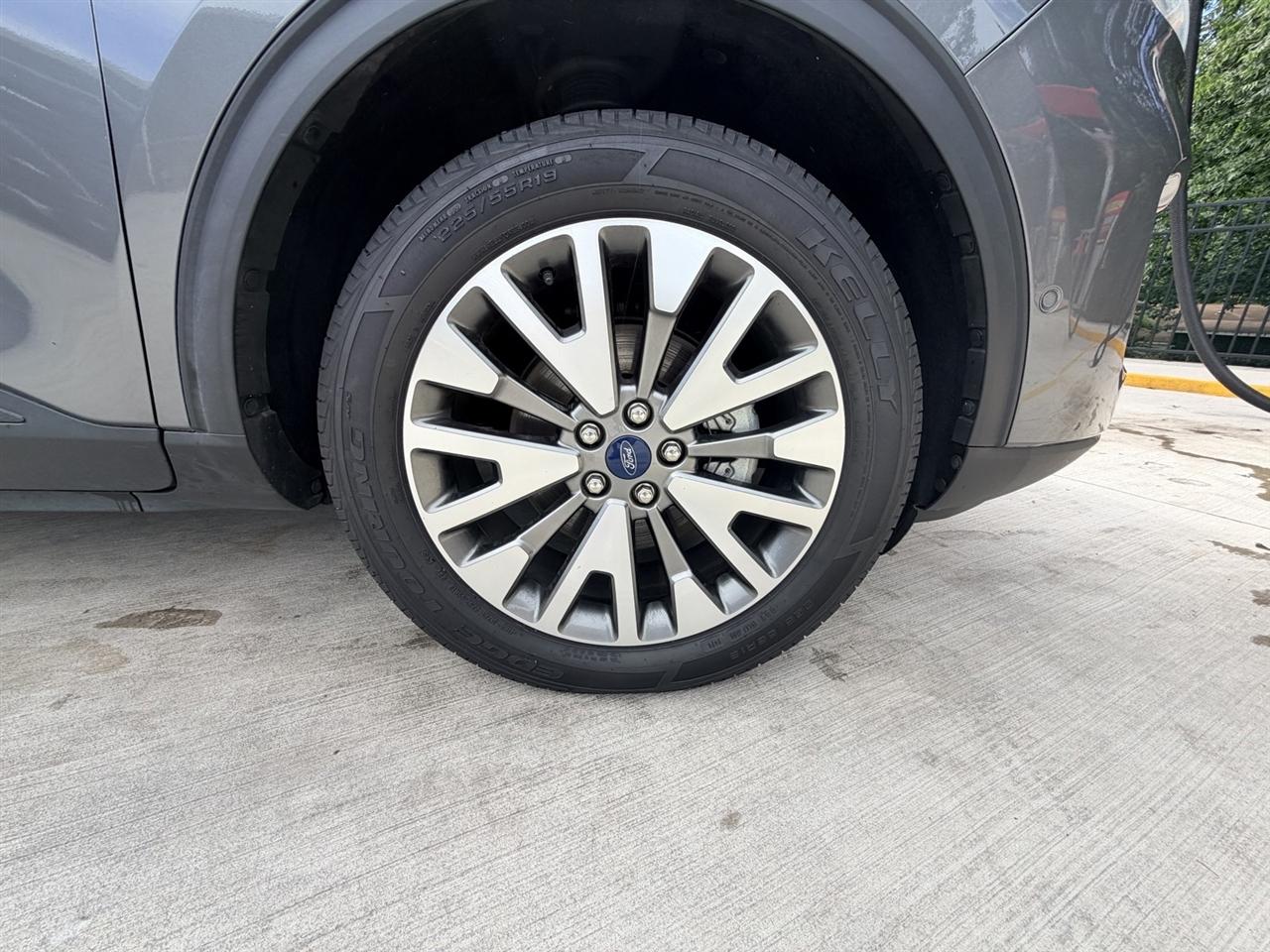 Ford Escape Hybrid Titanium AWD 2021