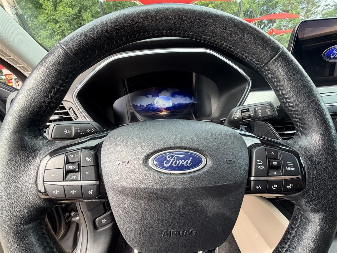 Ford Escape Hybrid Titanium AWD 2021