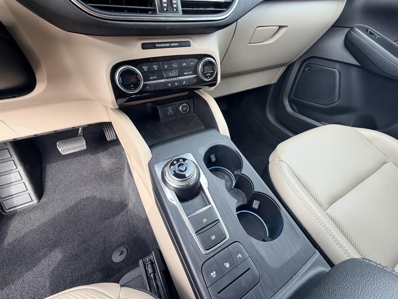 Ford Escape Hybrid Titanium AWD 2021