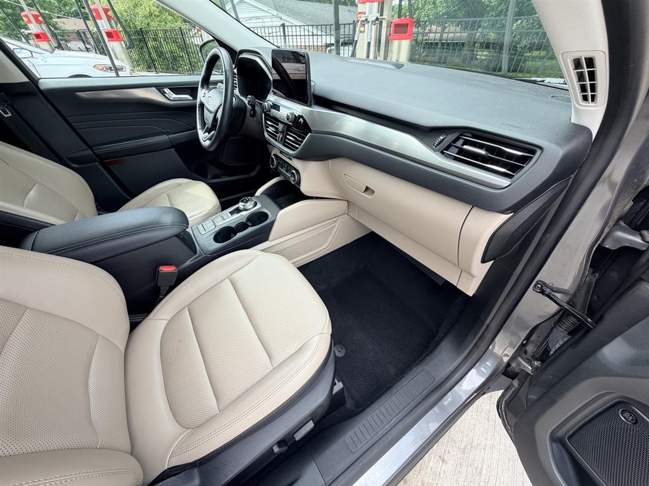 Ford Escape Hybrid Titanium AWD 2021