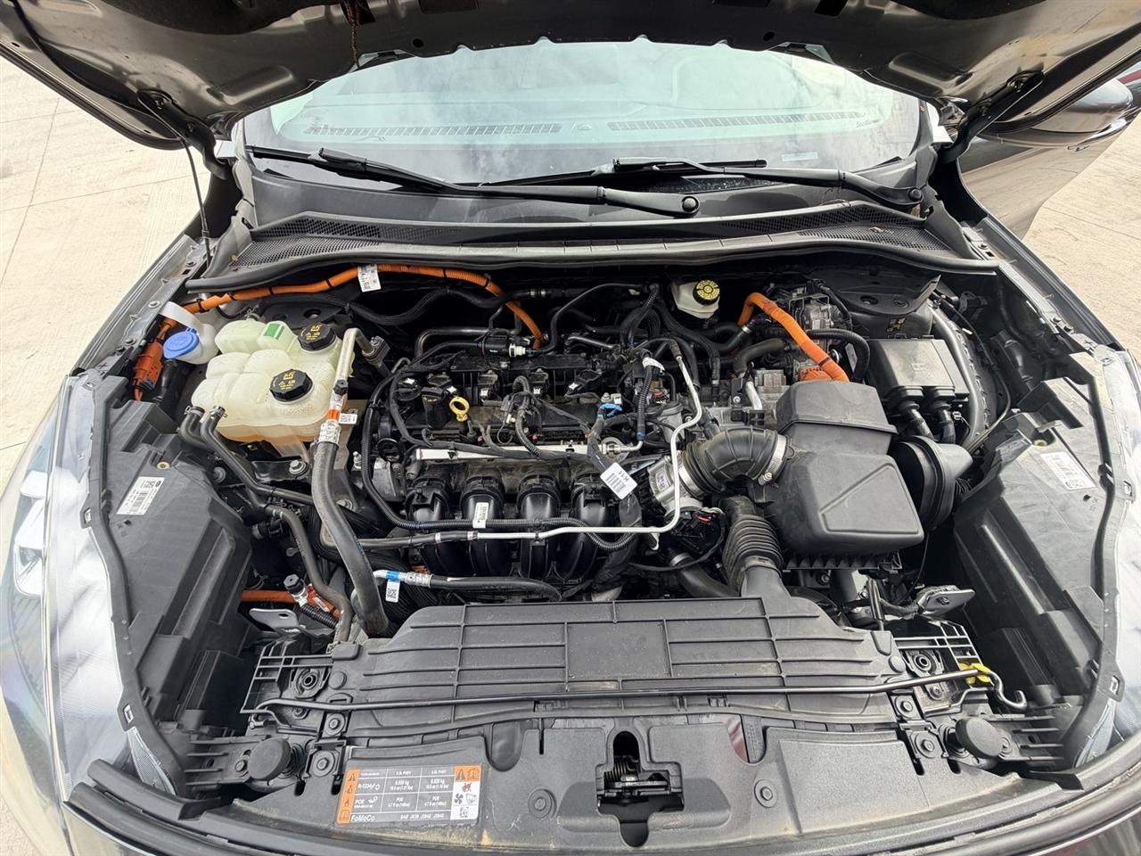 Ford Escape Hybrid Titanium AWD 2021