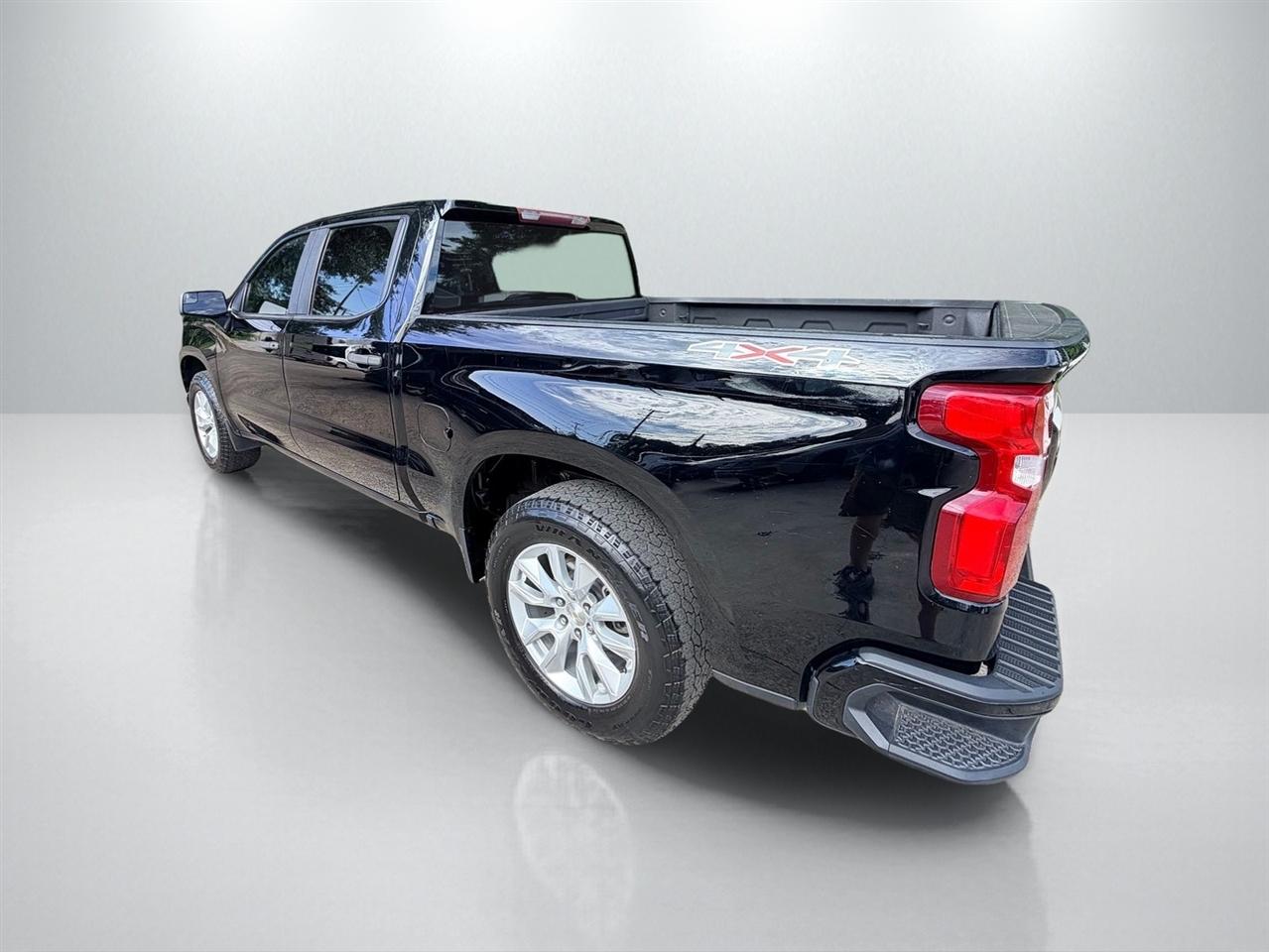 Chevrolet Silverado 1500 Custom Crew Cab Long Box 4WD 2020