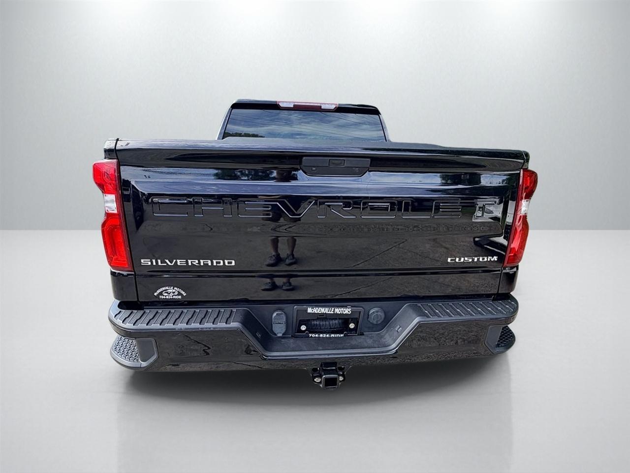 Chevrolet Silverado 1500 Custom Crew Cab Long Box 4WD 2020