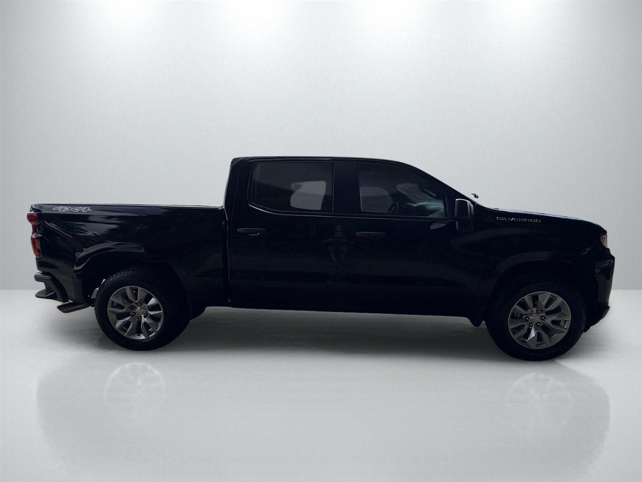 Chevrolet Silverado 1500 Custom Crew Cab Long Box 4WD 2020
