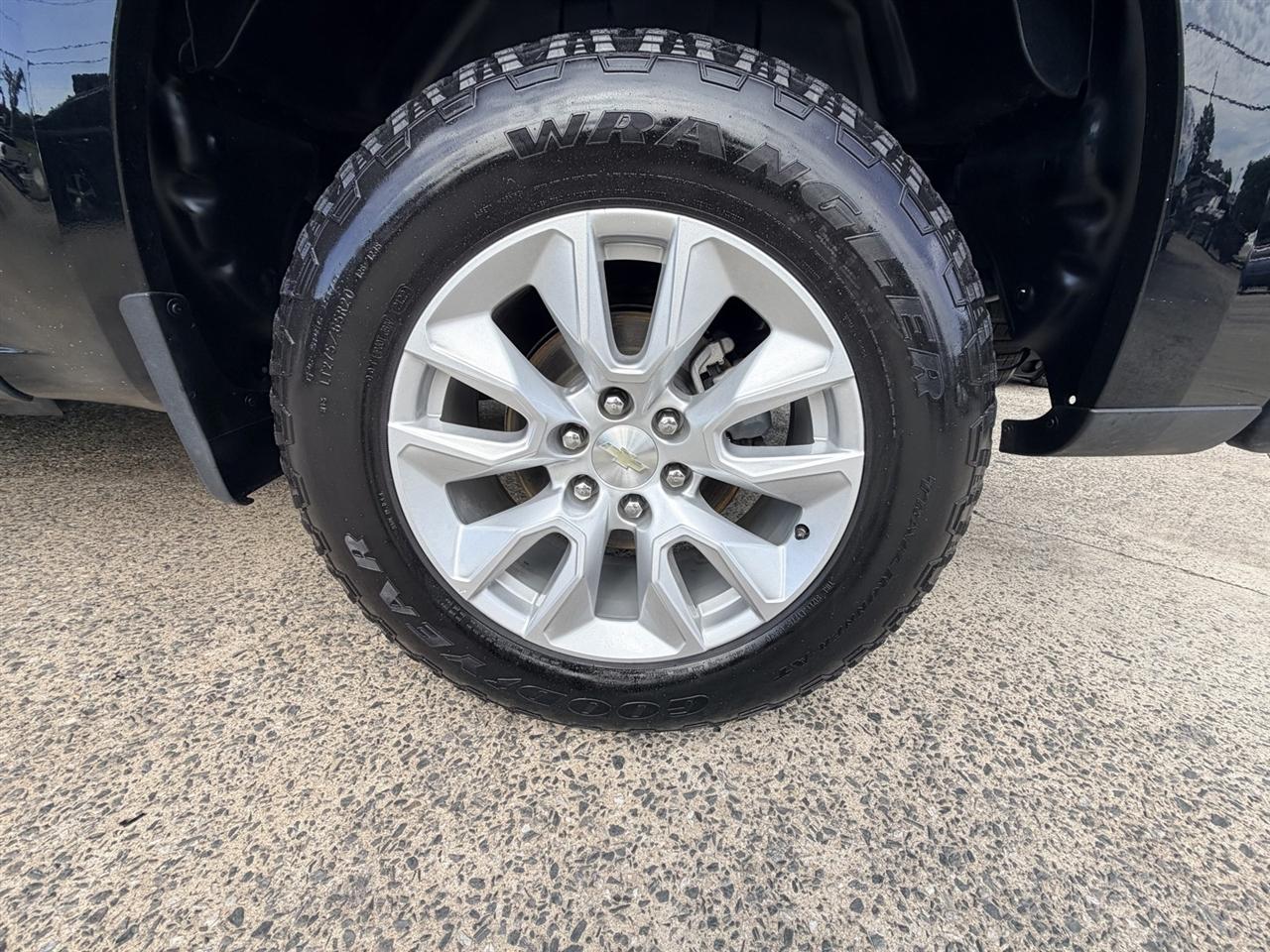 Chevrolet Silverado 1500 Custom Crew Cab Long Box 4WD 2020