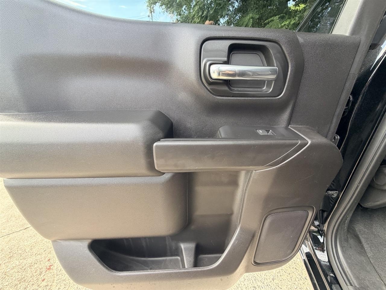 Chevrolet Silverado 1500 Custom Crew Cab Long Box 4WD 2020