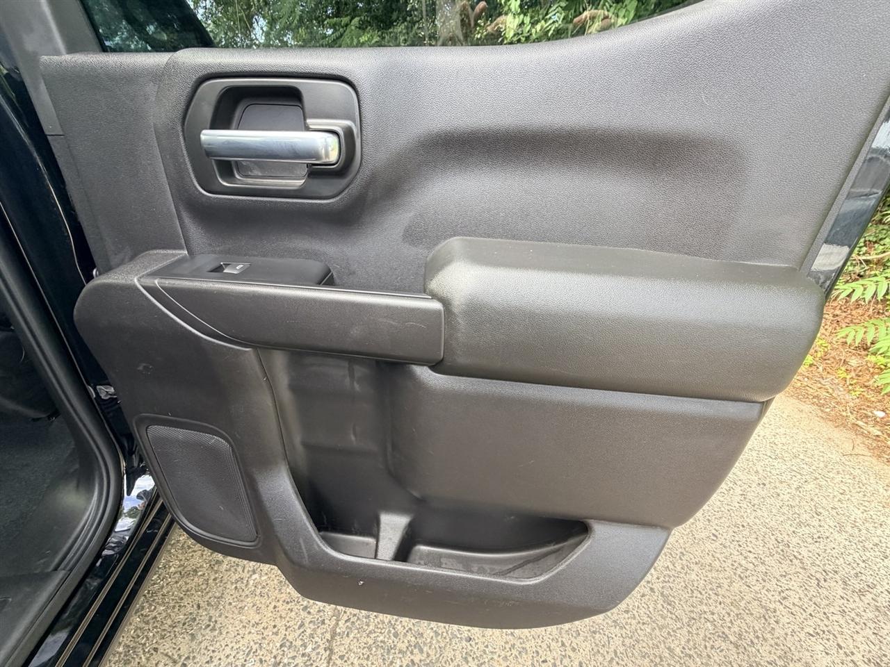 Chevrolet Silverado 1500 Custom Crew Cab Long Box 4WD 2020
