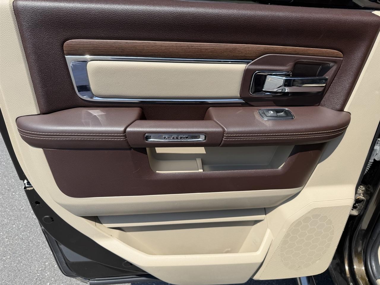 RAM 1500 Laramie Crew Cab 2014