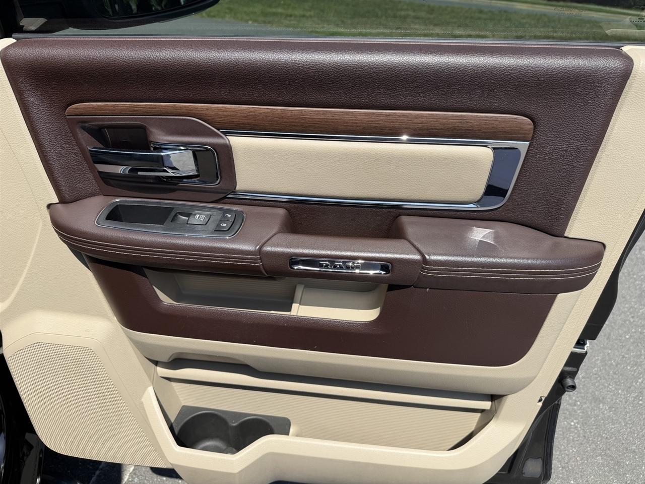 RAM 1500 Laramie Crew Cab 2014