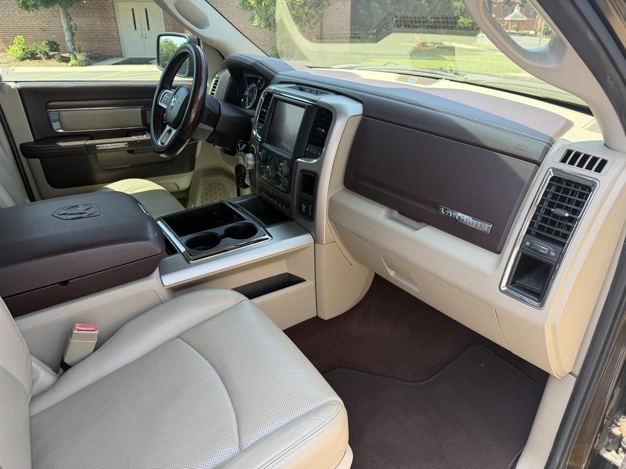 RAM 1500 Laramie Crew Cab 2014