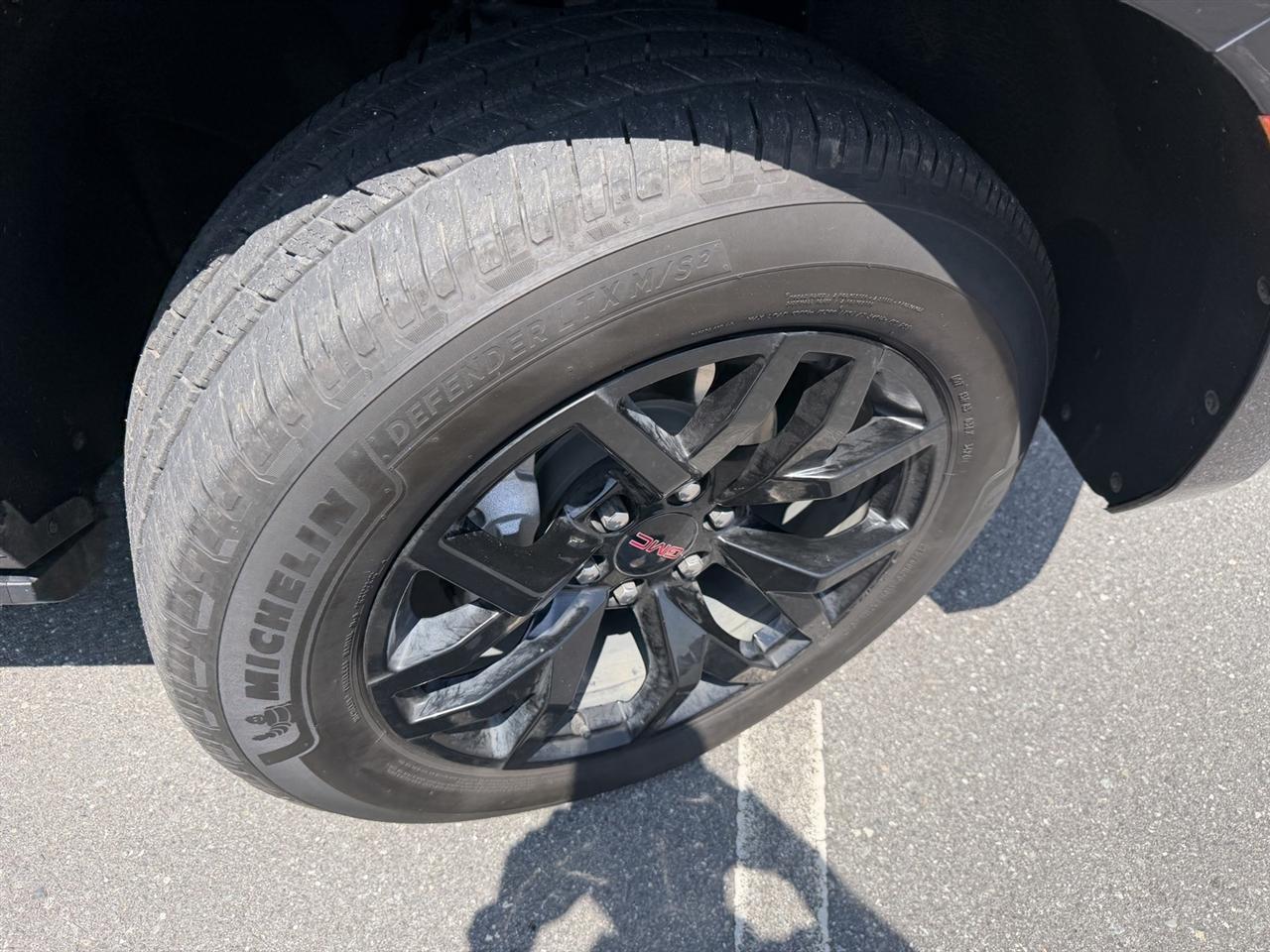 GMC Yukon AT4 4WD 2024