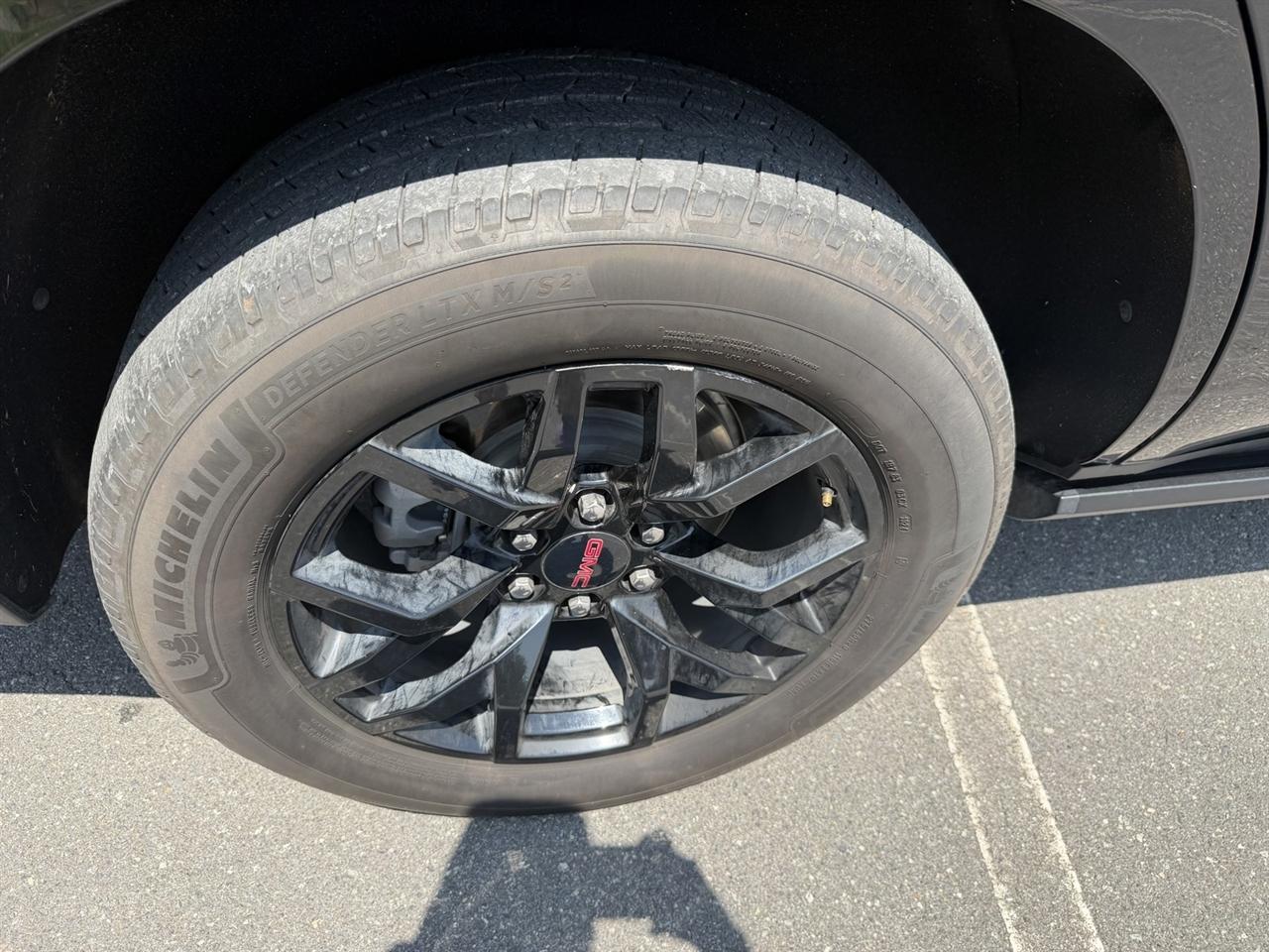 GMC Yukon AT4 4WD 2024