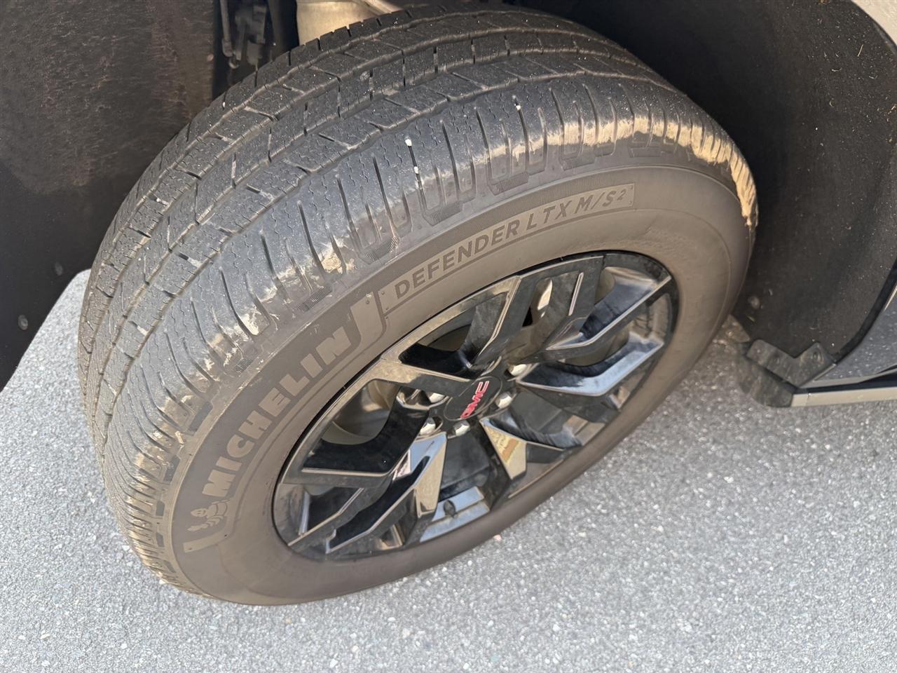 GMC Yukon AT4 4WD 2024