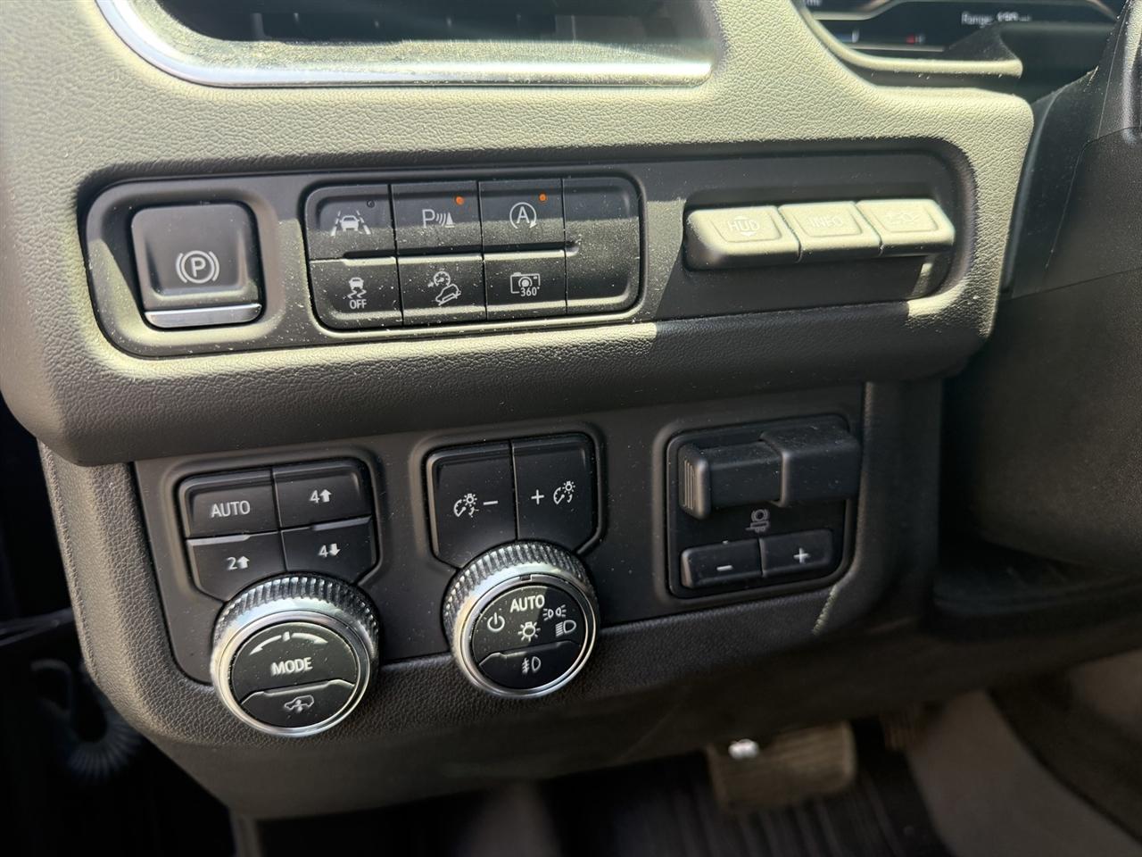 GMC Yukon AT4 4WD 2024