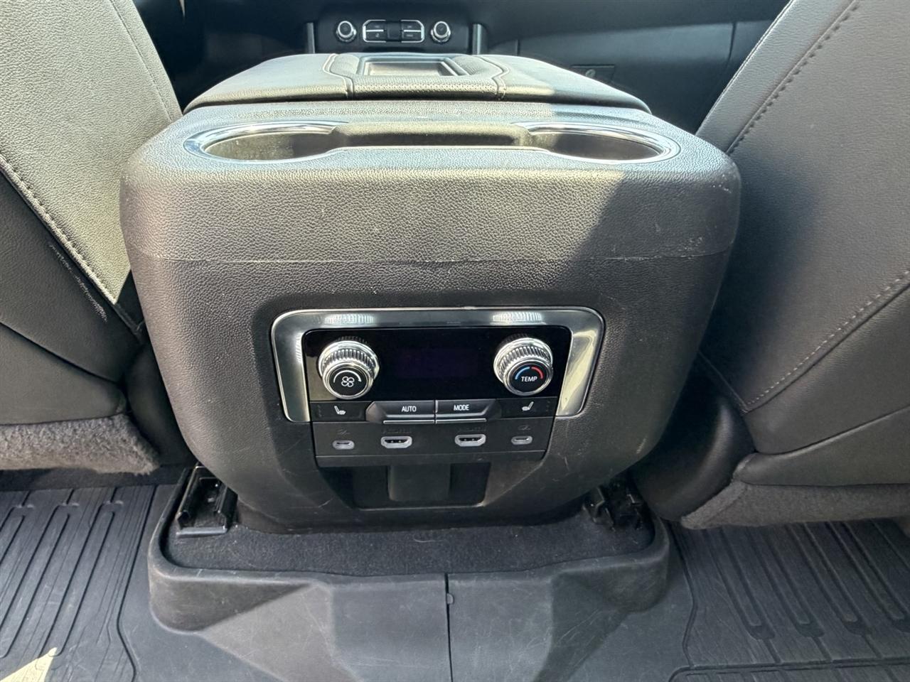 GMC Yukon AT4 4WD 2024