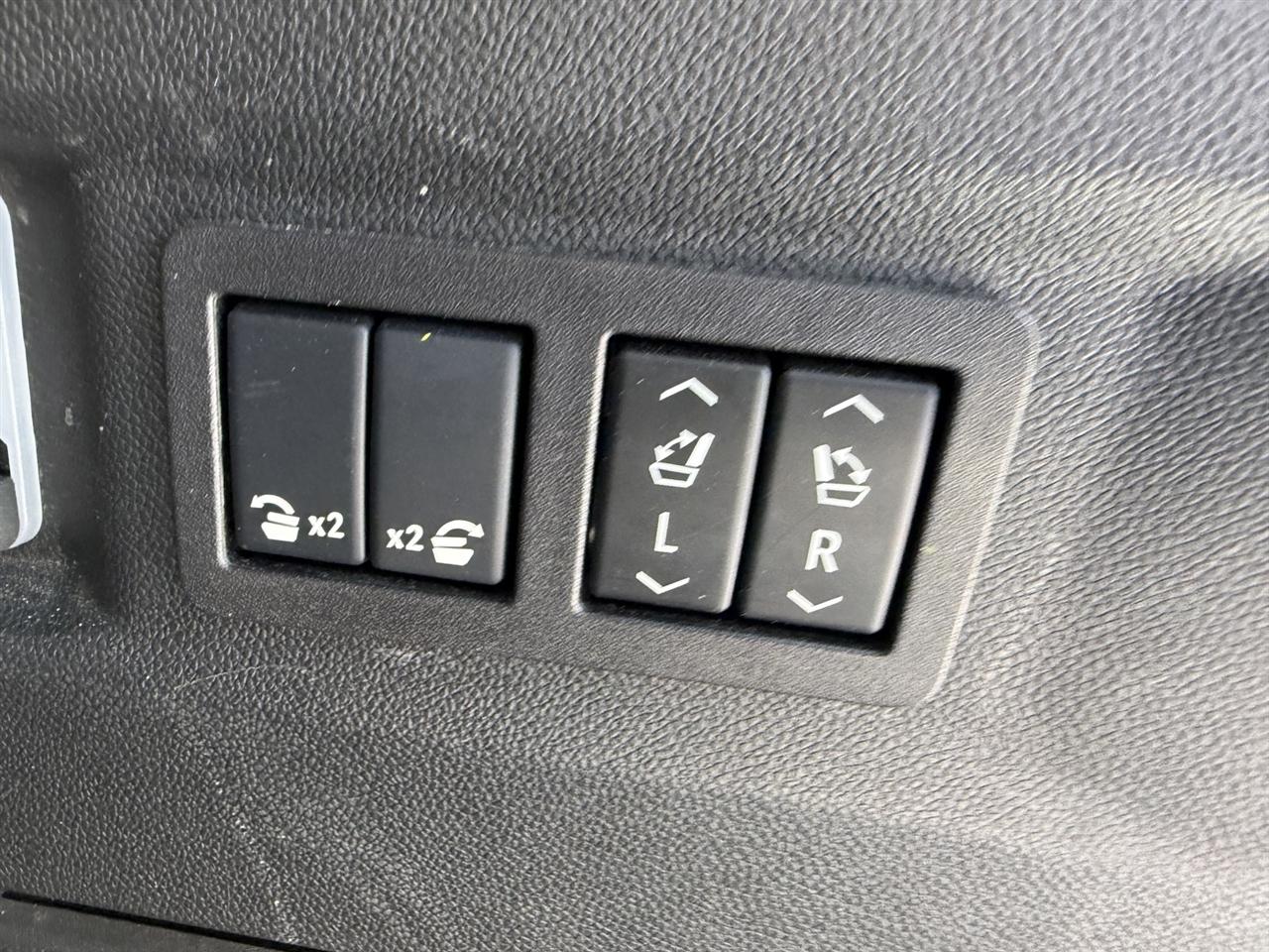 GMC Yukon AT4 4WD 2024
