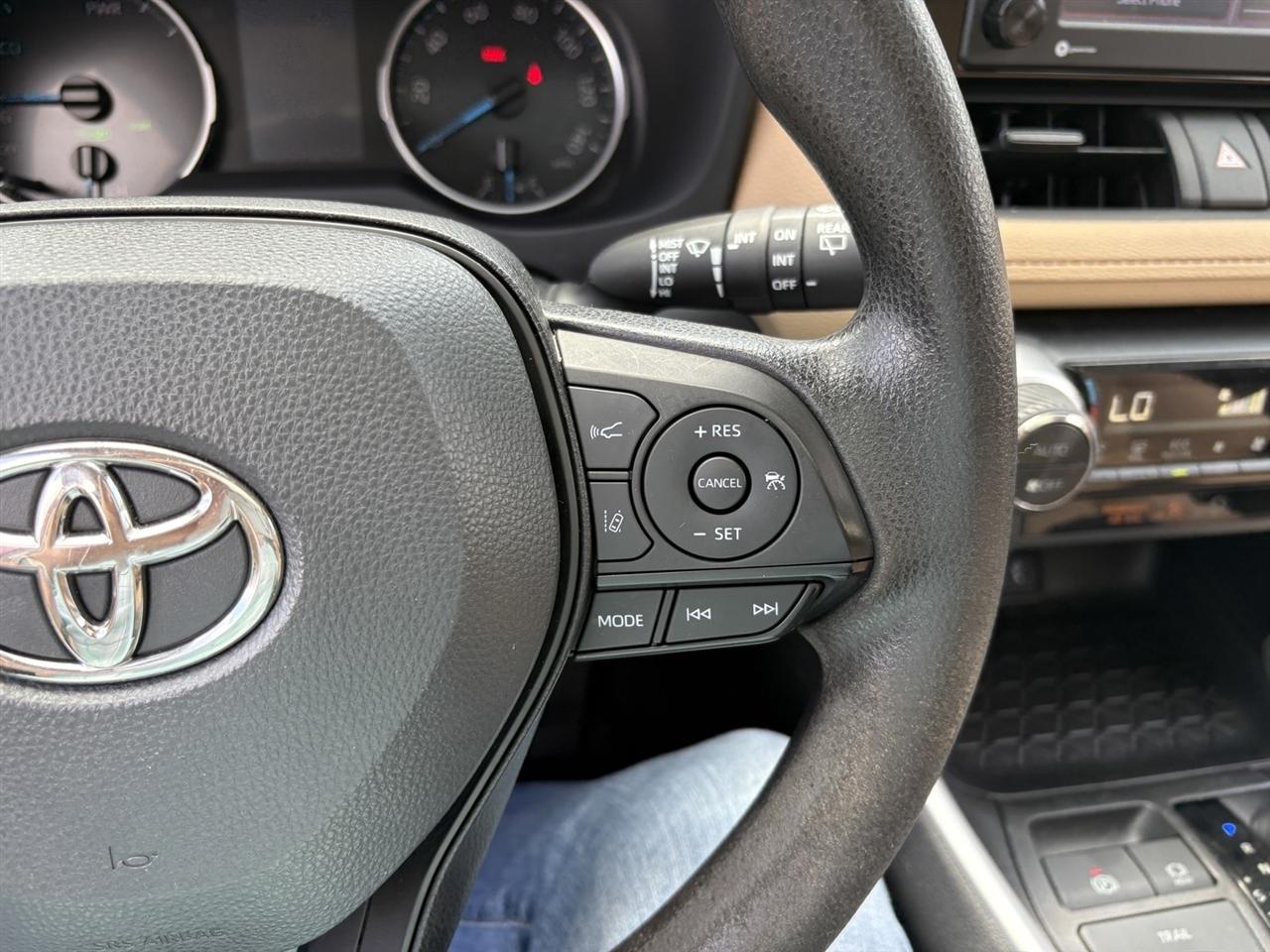 Toyota RAV4 Hybrid XLE 2022