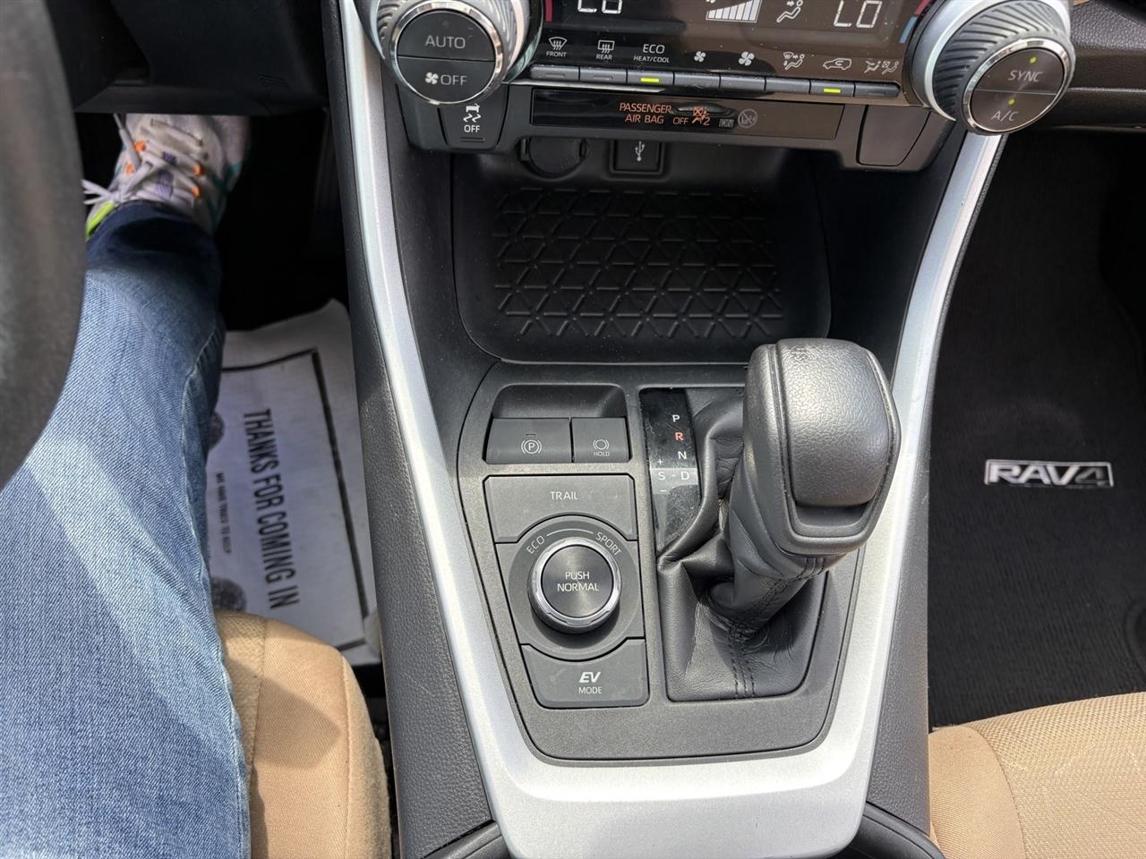 Toyota RAV4 Hybrid XLE 2022