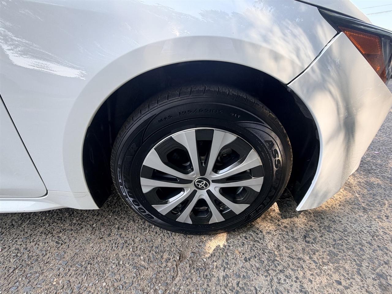 Toyota Corolla LE Hybrid 2022