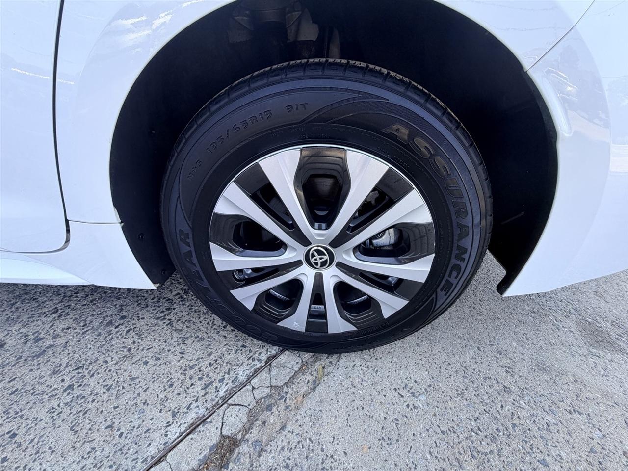 Toyota Corolla LE Hybrid 2022