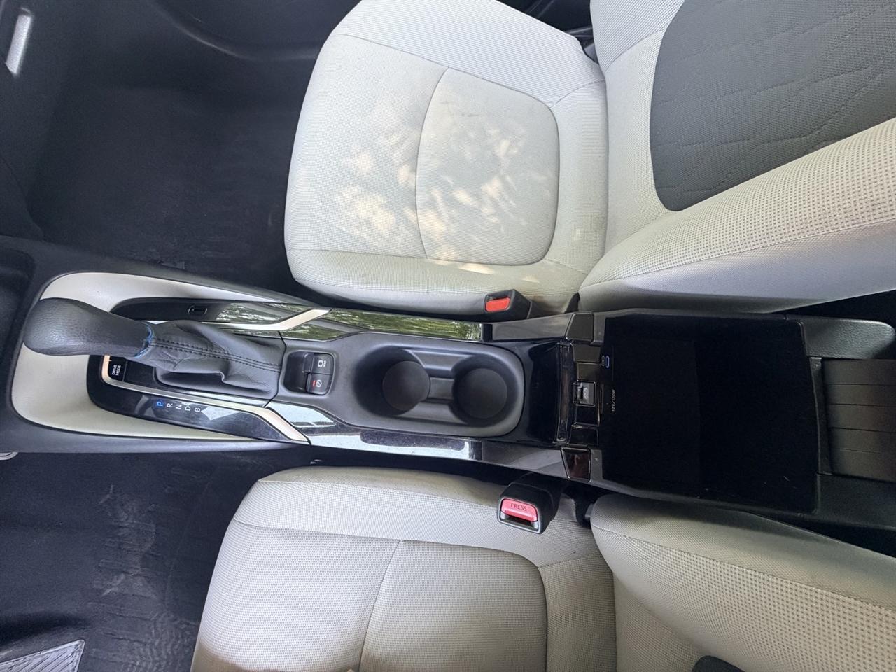 Toyota Corolla LE Hybrid 2022
