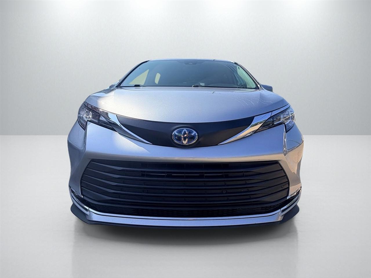Toyota Sienna XLE 7-Passenger AWD 2023