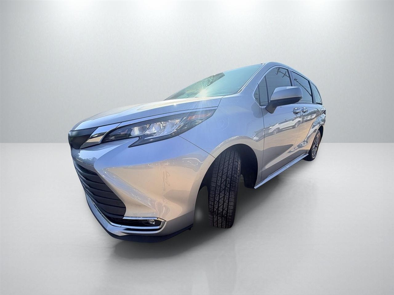 Toyota Sienna XLE 7-Passenger AWD 2023
