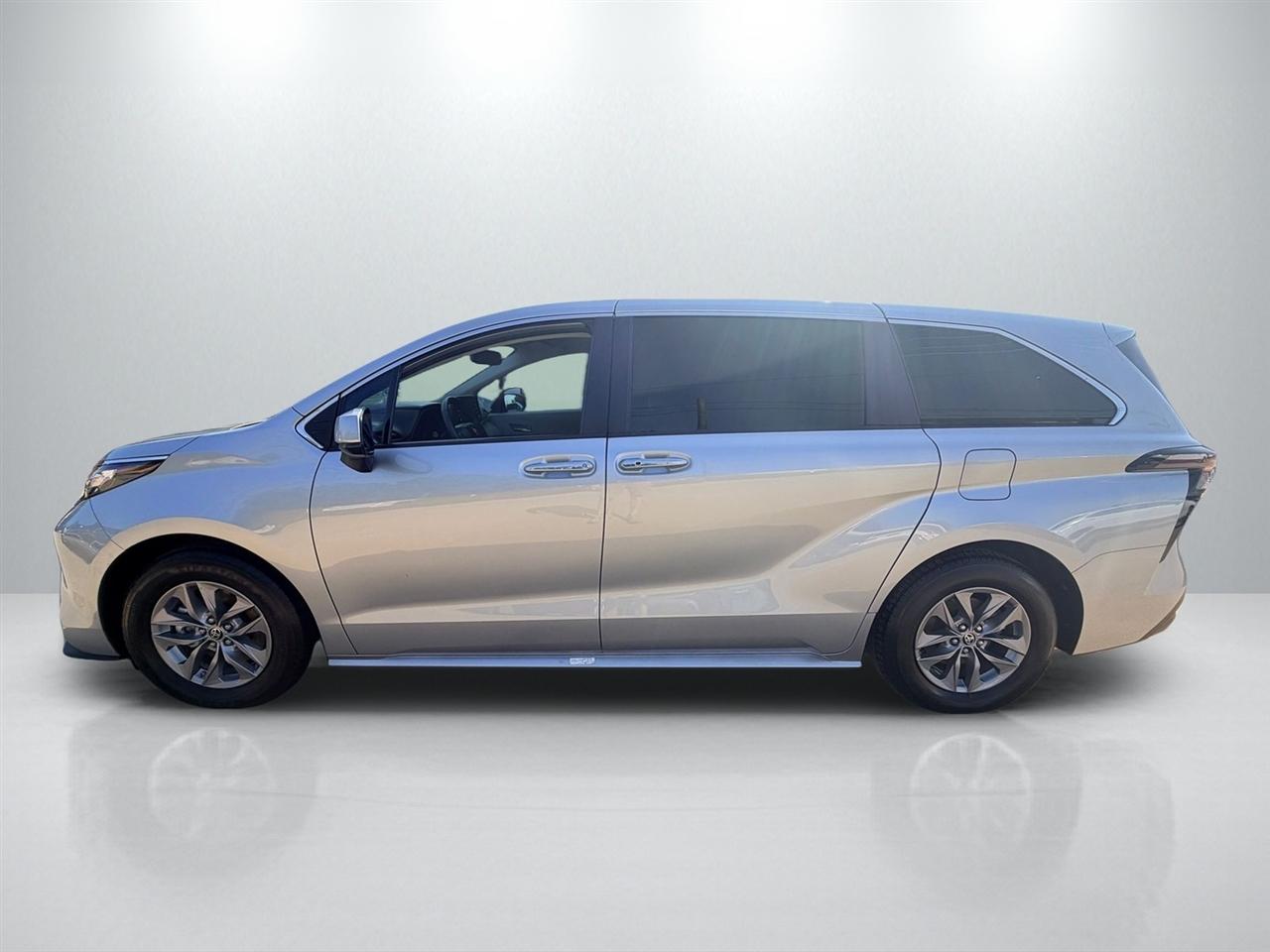 Toyota Sienna XLE 7-Passenger AWD 2023