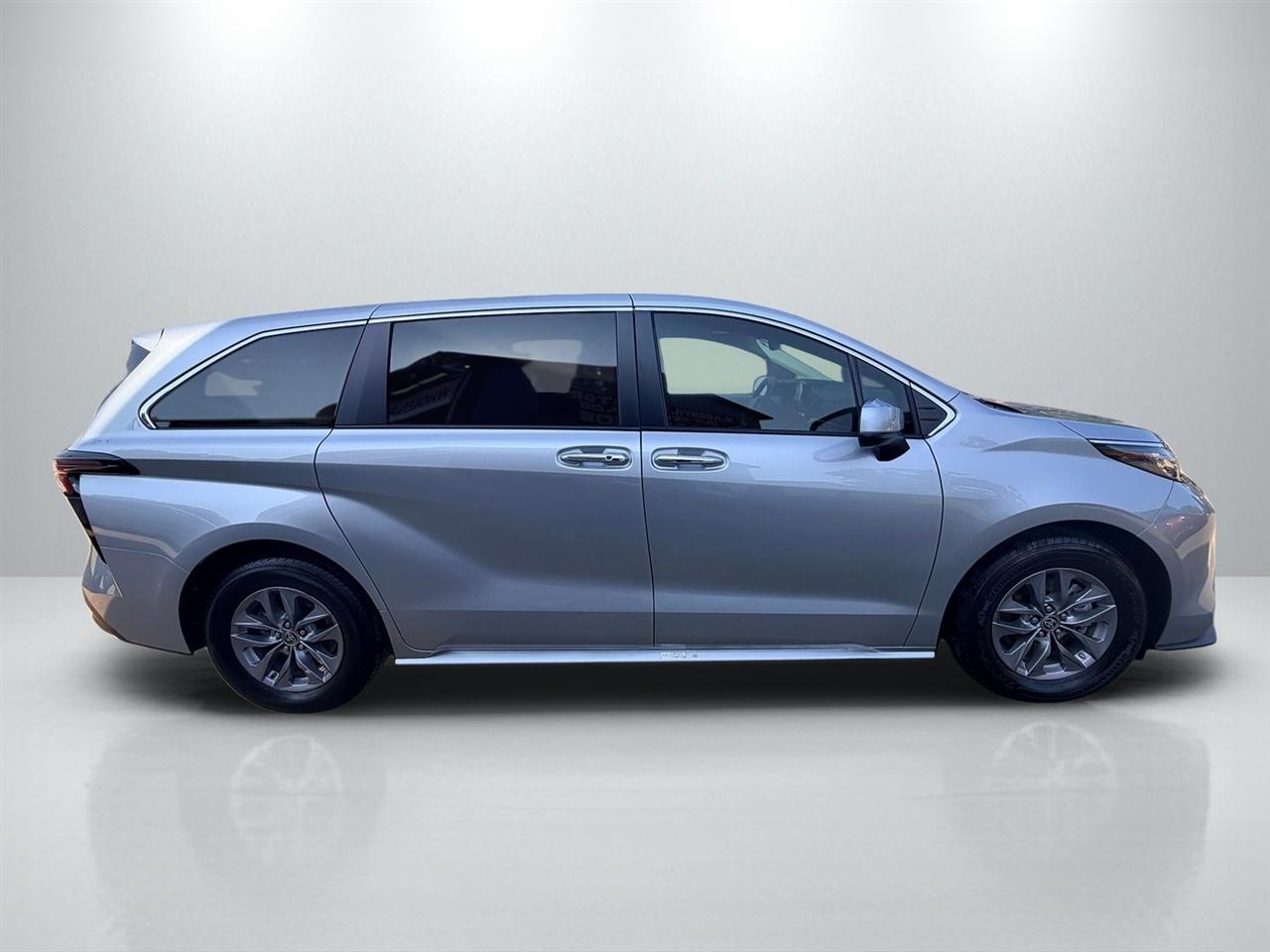 Toyota Sienna XLE 7-Passenger AWD 2023
