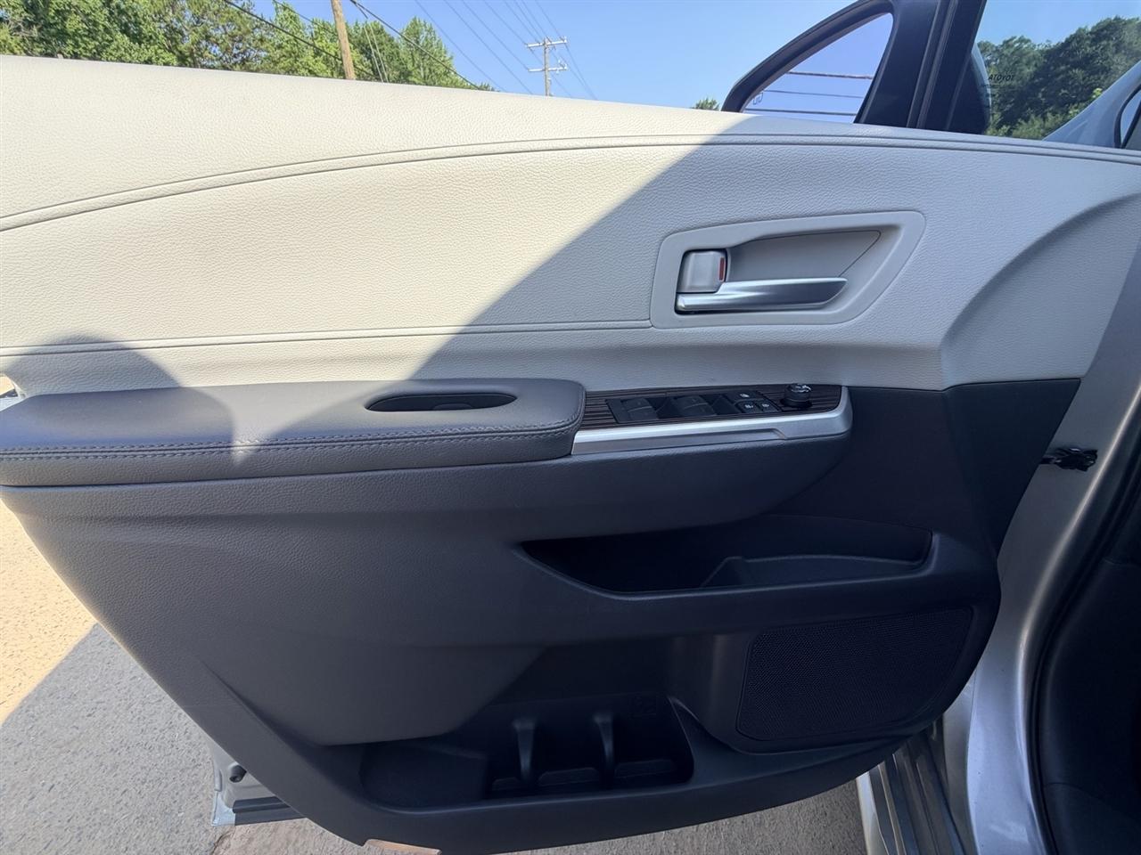Toyota Sienna XLE 7-Passenger AWD 2023
